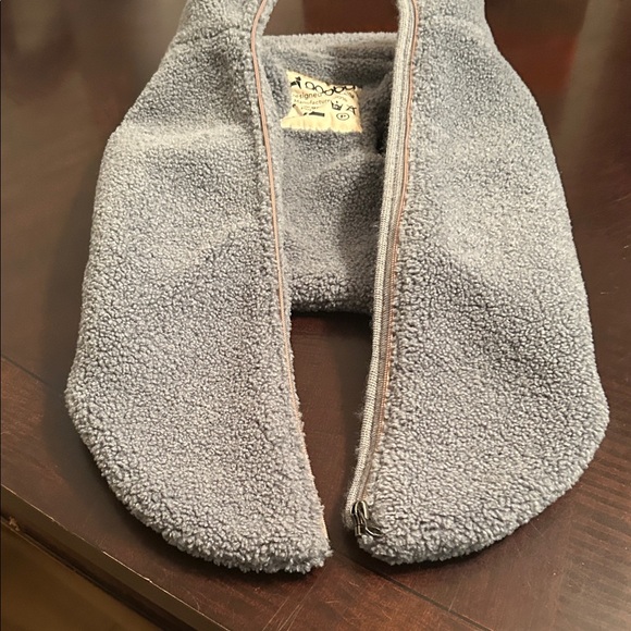 Going Gray Dog Fleece Vest - Picture 4 of 4